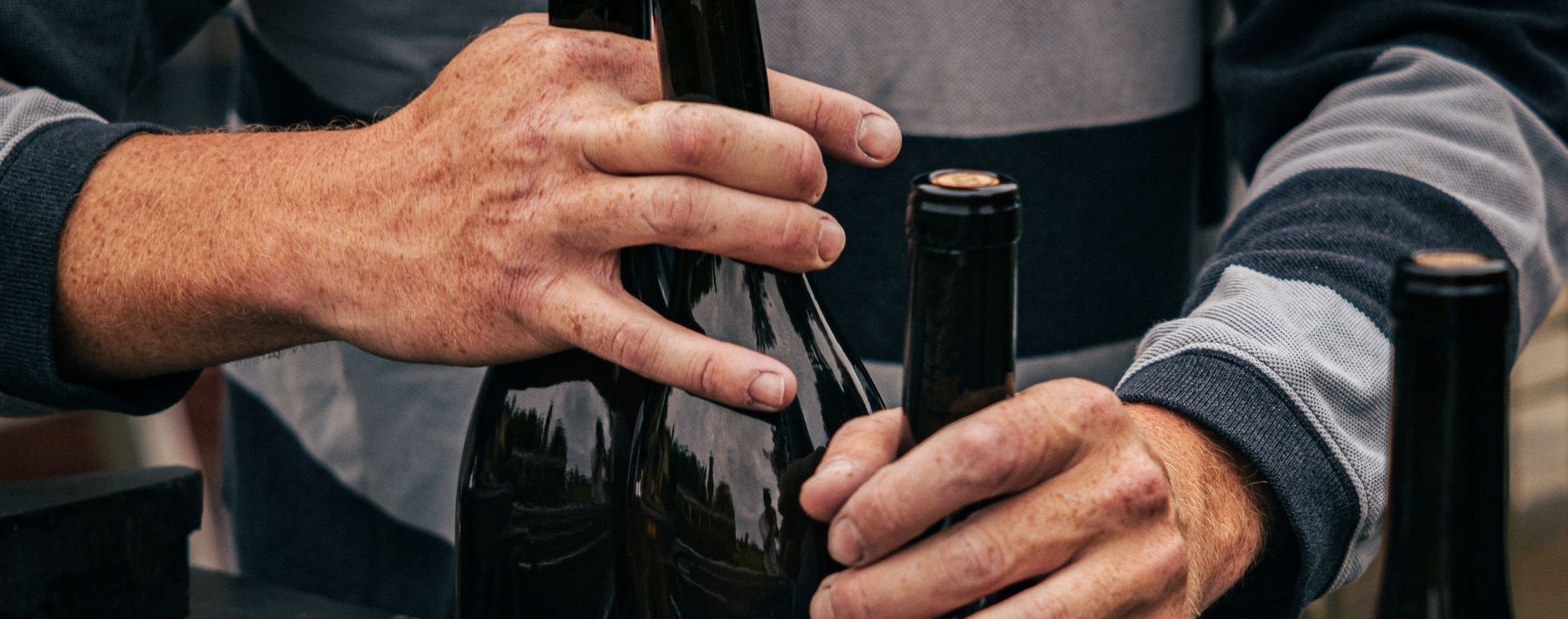 Packing a bottle of wine for shipping